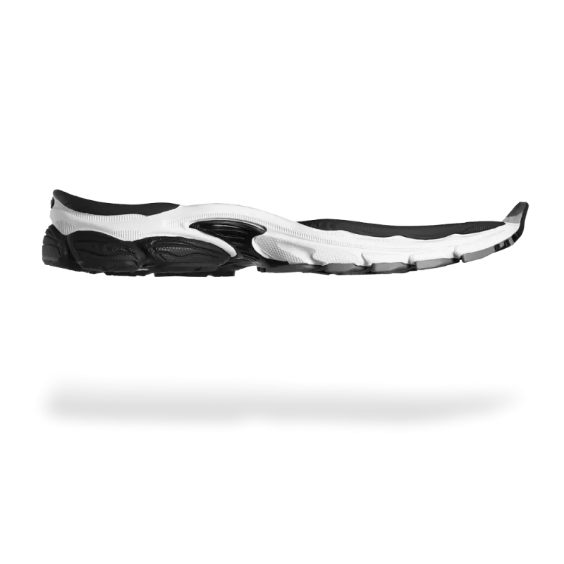 زیره کتونی کد 20061 از برند کوهبر، زیره‌ای سبک، مقاوم و ضدلغزش برای تولید کتونی اسپرت و فشن. طراحی ارگونومیک و با دوام، مناسب کارگاه‌ها و تولیدکنندگان کفش با فروش عمده.